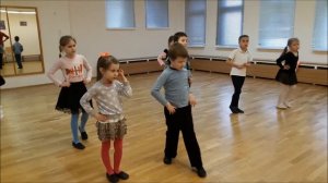 Младшая группа разучивание танца ча ча ча