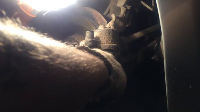 Смазка направляющих суппортов. Замена колодок. Mazda 3 2007 смотреть онлайн