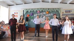 Очень трогательный вальс пап и дочек 11А