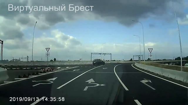 Маршрутки пустили на монолитное кольцо, но не объяснили им, как там ездить смотреть онлайн