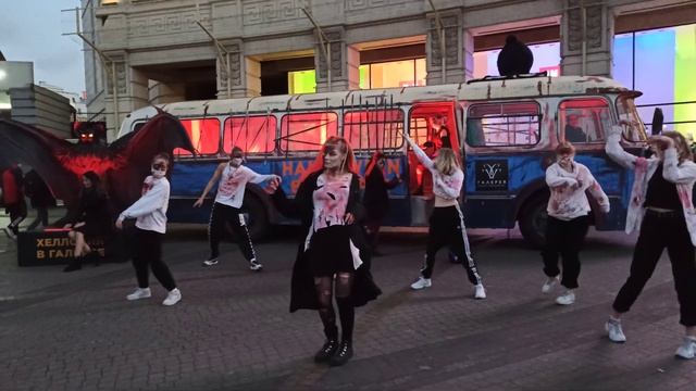 Хеллоуин в ТРЦ "Галерея" 2020? Танец зомби ??? смотреть онлайн