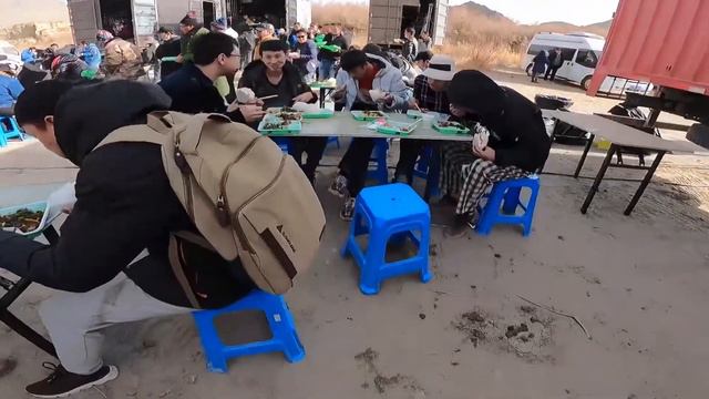 Обед в Гоби? | Lunch in Gobi desert смотреть онлайн