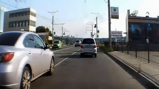 Хамка за рулем,подставляет 