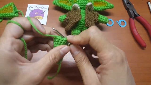 Baby Yoda (Grogu ) fácil de tejer amigurumi paso a paso (orejas) смотреть онлайн