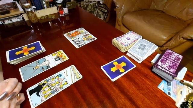 Уйти нельзя остаться. Запятую поставит расклад Таро. смотреть онлайн