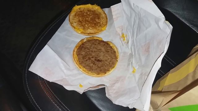 Секреты МакДональдс. Клиент 80 уровня. Создай свой бургер меню MacDonalds. ChickenMaxCheese Burger смотреть онлайн