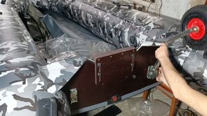 Установка крепления датчика эхолота Lowrance Hook Reveal TripleShot.