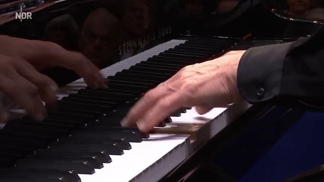 Beethoven: Klavierkonzert Nr. 3 | Pierre-Laurent Aimard | Manze | NDR Radiophilharmonie смотреть онлайн