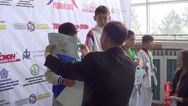 Чемпионат Республики Казахстан по таэквондо - 2015г. Рудный. Жанболат награждение. смотреть онлайн