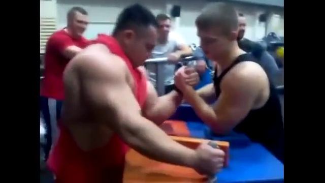 Рустам Шакиров рвет жопы армрестлерам смотреть онлайн