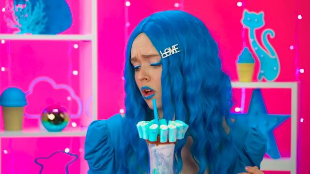 Розовая VS Синяя Еда Челлендж | Едим Только 1 Цвета Еду Геометрической Формы от RATATA COOL