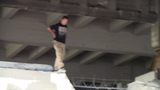 CRAZY SKATEBOARD STUNT at Burnside Skatepark смотреть онлайн