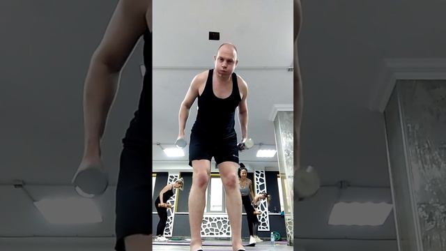 Разгибание рук с гантелями назад в наклоне. Упражнение на трицепс. Силовая. Упражнения с отягощение смотреть онлайн