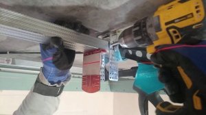 Монтаж профиля к потолочному подвесу(самый удобный способ)