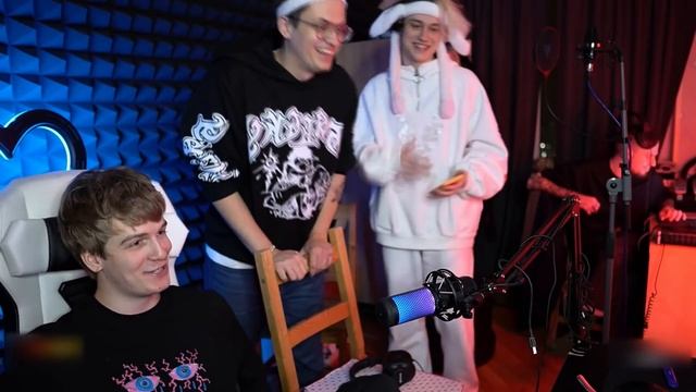 Сода Лав говорит запретки у Бустера на протяжении 4 минут смотреть онлайн