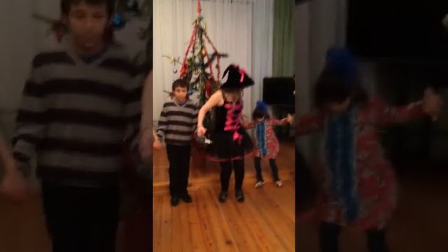 Новогодние игрушки смотреть онлайн