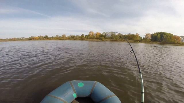 Ловля щуки на колеблющуюся блесну атом, видео rybachil.ru смотреть онлайн