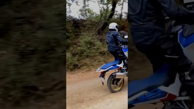 Honda Africa Twin crf1100 поставил на козла. Вилли на ТурЭндуро смотреть онлайн