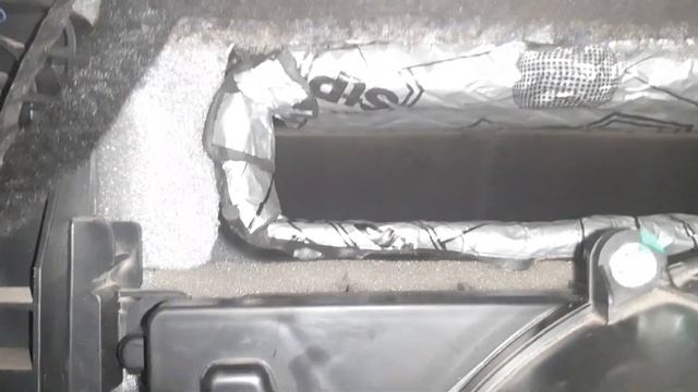 Убираем щель в отверстии рециркуляции климата (холодный воздух из бардачка) на Уаз Патриот АКПП смотреть онлайн