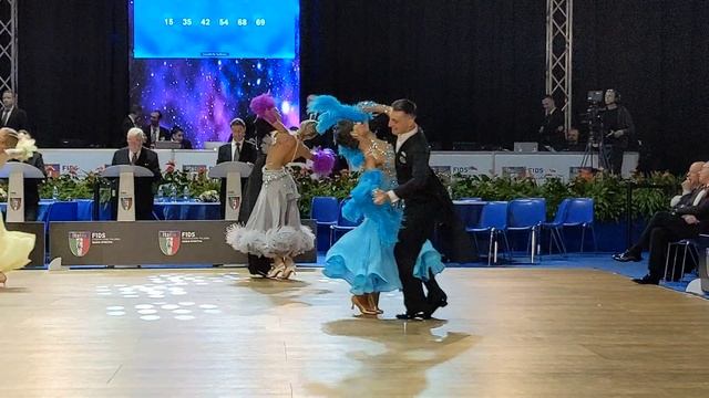 World Championship Standard 2022 Viennese Waltz | Quarter-Final Round смотреть онлайн