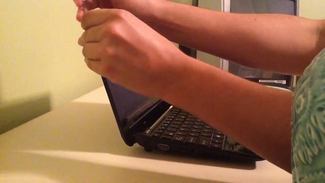 Laptop screen replacement / How to replace laptop screen ASUS Eee PC 1005PE смотреть онлайн