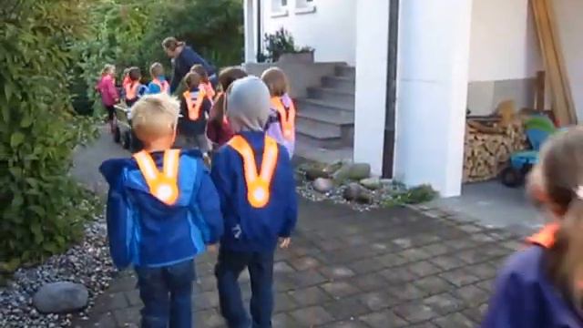 Birthday Pick-up by Kindergarten смотреть онлайн