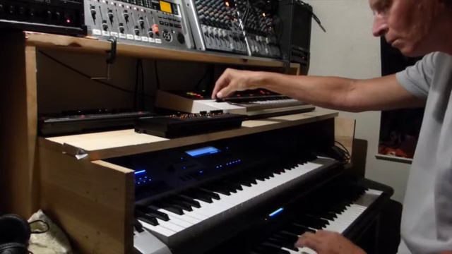 Synth Jam #009 - Roland Boutiques & Gaia - Casio XWP1 - Yamaha 80 смотреть онлайн