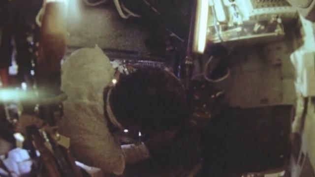 Ground Control to Major Tom - Space Oddity - David Bowie - Subtitles - Lyrics смотреть онлайн