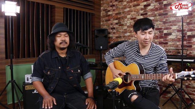 โปร่งจัมโบ้ล่าสุด Epiphone EJ200 พกพาได้ Coupe-sized смотреть онлайн