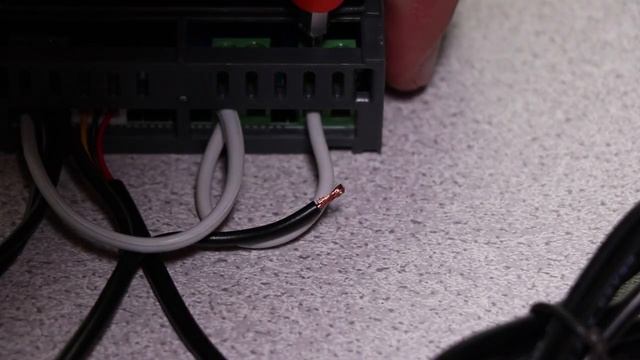 SHT2000 Temperature and Humidity Controller смотреть онлайн
