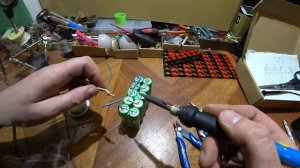 18 ВОЛЬТОВЫЙ ШУРУПОВЁРТ  С АККУМУЛЯТОРОМ НА 5 Ампер-Час, переделка НА Li-ion своими руками.mp4