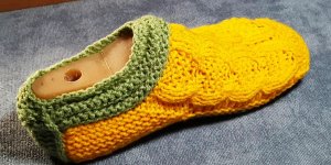 Следочки двумя спицами без шва Узор золотая подкова.