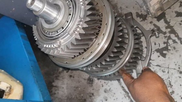 Mercedes actors gearbox repairing and dismantling