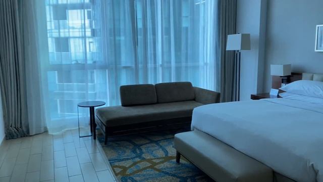 Дубай Марина. Недорогой отель 4 звезды со своим пляжем (DoubleTree by Hilton Dubai). смотреть онлайн