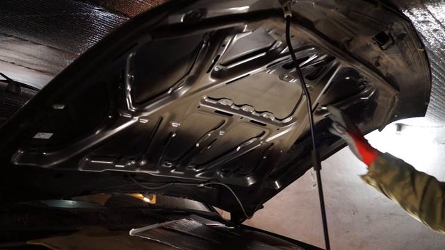 Шумоизоляция капота Mitsubishi PajeroSport