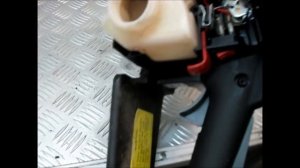 РАНЕЕ ЗАЖИГАНИЕ В БЕНЗОПИЛЕ, сломаны захваты, ремонт и запуск.Pre-ignition in a chainsaw