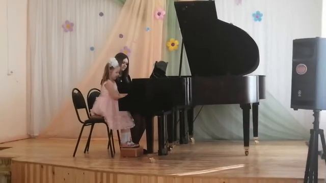 Бычковская Виктория.(1.0) Вальс собачек. смотреть онлайн