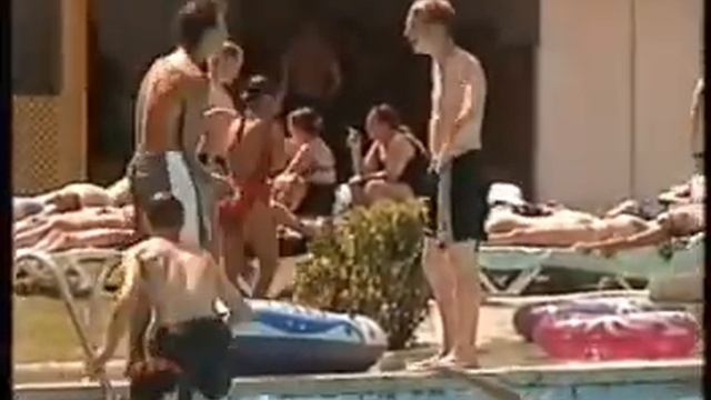 nick in zwembad Samba Spanje met vrienden смотреть онлайн