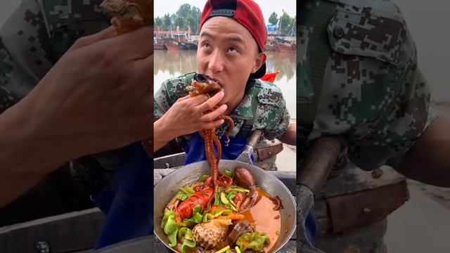 【китайцы едят морепродукты 】есть осьминог, есть лобстер! Задача есть пряные морепродукты ? смотреть онлайн