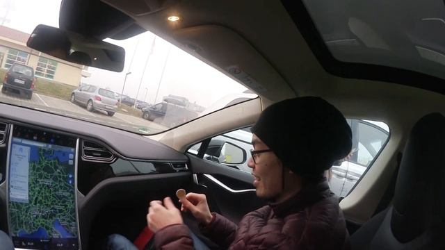 Tesla Model S Roadtrip München nach Berlin - Supercharger Strategie, Autopilot und Fahrspaß! смотреть онлайн