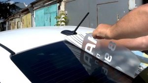 Как наклеивать вырезную виниловую наклейку на стекло авто