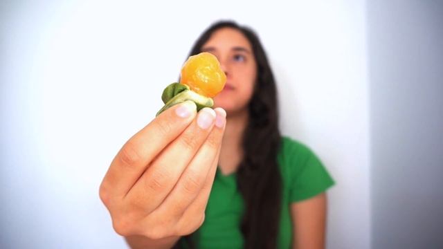 How to Eat a Spanish Lime (aka Quenepa/Mamoncillo) смотреть онлайн