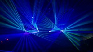 Лазерное шоу с использованием 12 лазерных установок