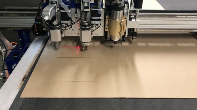 Резка картона, гофрокартона, пластика ПВХ под углом 45град ножом V-cut смотреть онлайн