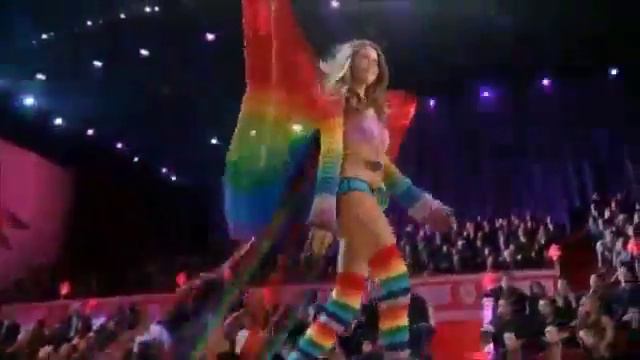 Behati Prinsloo - Victoria's Secret runway moments (to 2012) смотреть онлайн