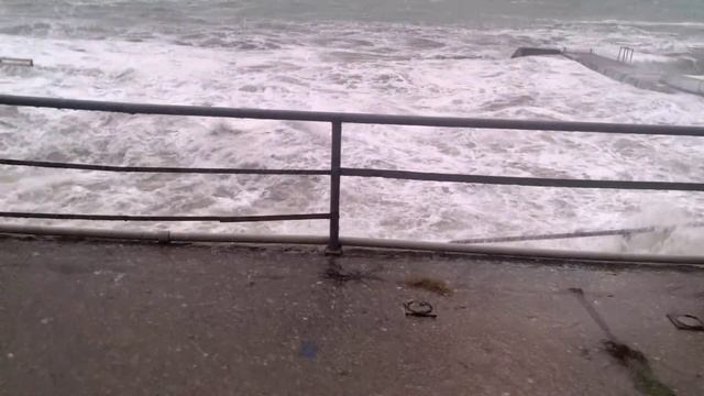 Сильный шторм и ураганный ветер! 26.11.2023 Крым. ЮБК. смотреть онлайн