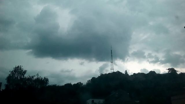 Начало грозы в Киеве 10.06.2016 (ускоренная съёмка) смотреть онлайн