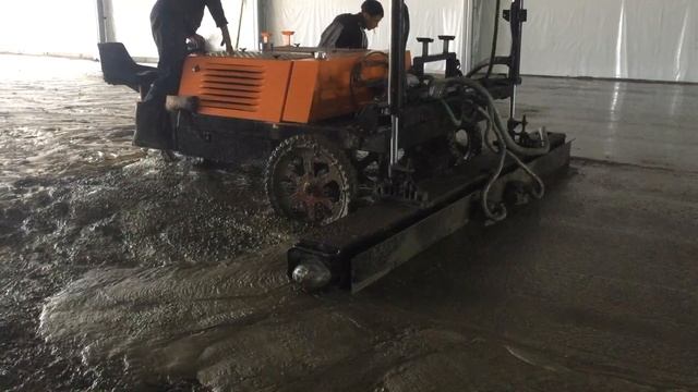 Бетонный пол. Укладка лазерным бетоноукладчиком Manipav 3000