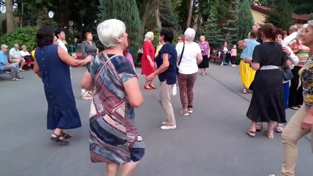 ЛЮБОВЬ! СЧАСТЛИВЫЕ МОМЕНТЫ ИЗ ПАРКА ГОРЬКОГО ХАРЬКОВ 2021 смотреть онлайн