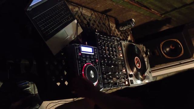 Chepstow uber mega super duper DJ смотреть онлайн